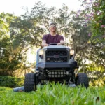 Murray MT100 42 in. 13.5 HP 500cc E1350 Series Briggs and Stratton Engine 6-Speed Manual Gas Riding Lawn Tractor Mowers. - Image 4